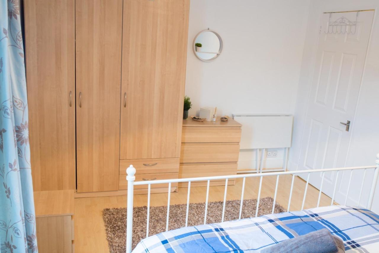 Exclusive Offers L Last-Minute Specials L Parking Free L Double Bed House L Uk L Gaming Room L Komfy 3 Bedroom Cottage With Riverview L Perfect For Short Or Long Stays Ρίντινγκ Εξωτερικό φωτογραφία