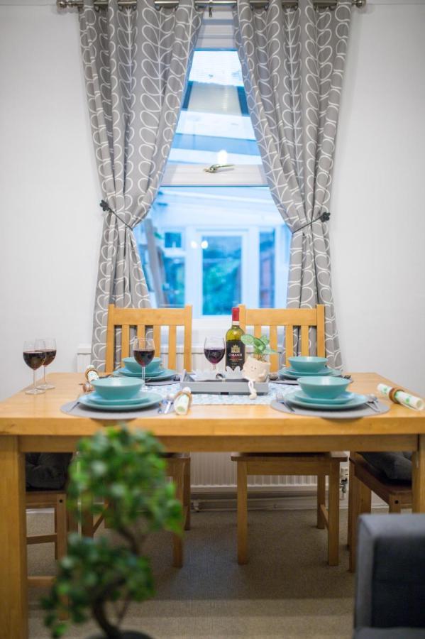 Exclusive Offers L Last-Minute Specials L Parking Free L Double Bed House L Uk L Gaming Room L Komfy 3 Bedroom Cottage With Riverview L Perfect For Short Or Long Stays Ρίντινγκ Εξωτερικό φωτογραφία