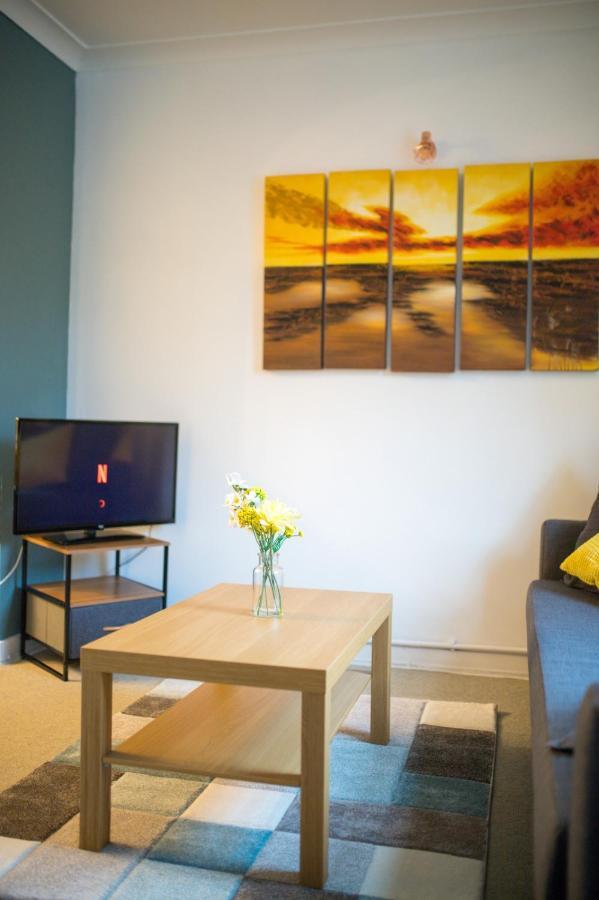 Exclusive Offers L Last-Minute Specials L Parking Free L Double Bed House L Uk L Gaming Room L Komfy 3 Bedroom Cottage With Riverview L Perfect For Short Or Long Stays Ρίντινγκ Εξωτερικό φωτογραφία